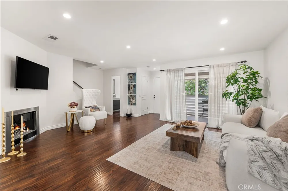 18333 Hatteras Tarzana, CA 91356