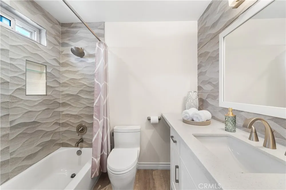 18333 Hatteras Tarzana, CA 91356
