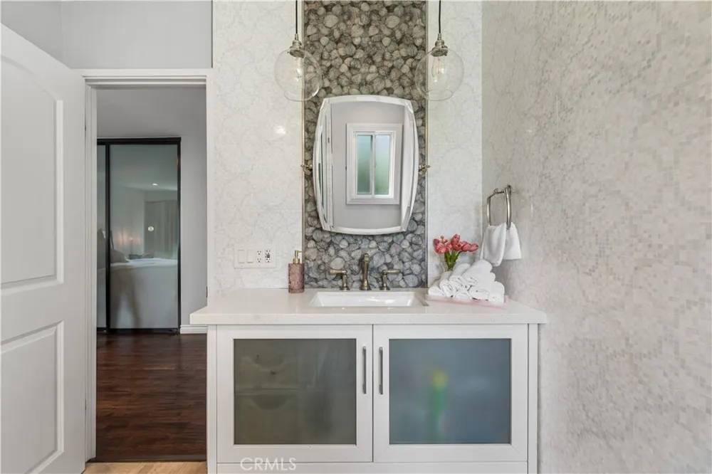 18333 Hatteras Tarzana, CA 91356