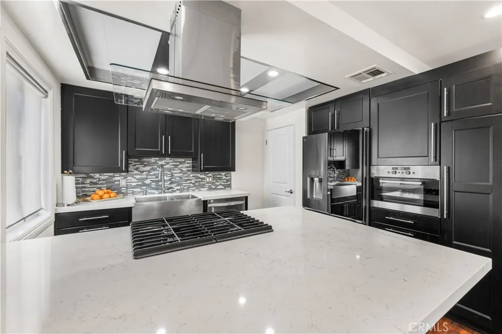 18333 Hatteras Tarzana, CA 91356