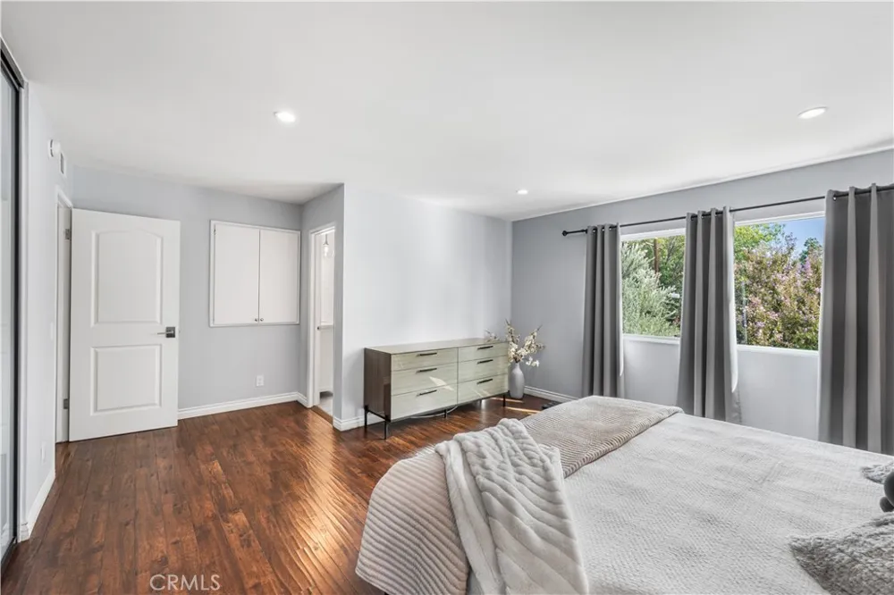 18333 Hatteras Tarzana, CA 91356
