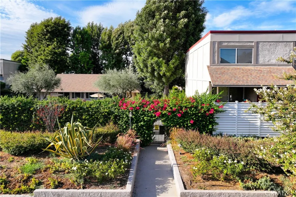 18333 Hatteras Tarzana, CA 91356