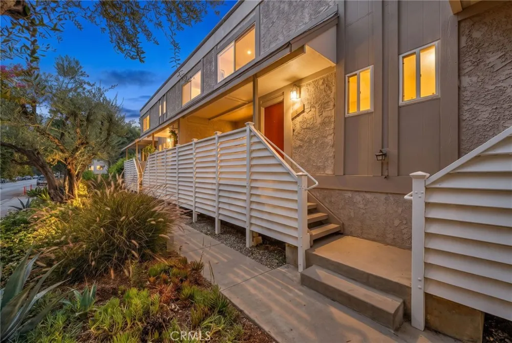 18333 Hatteras Tarzana, CA 91356