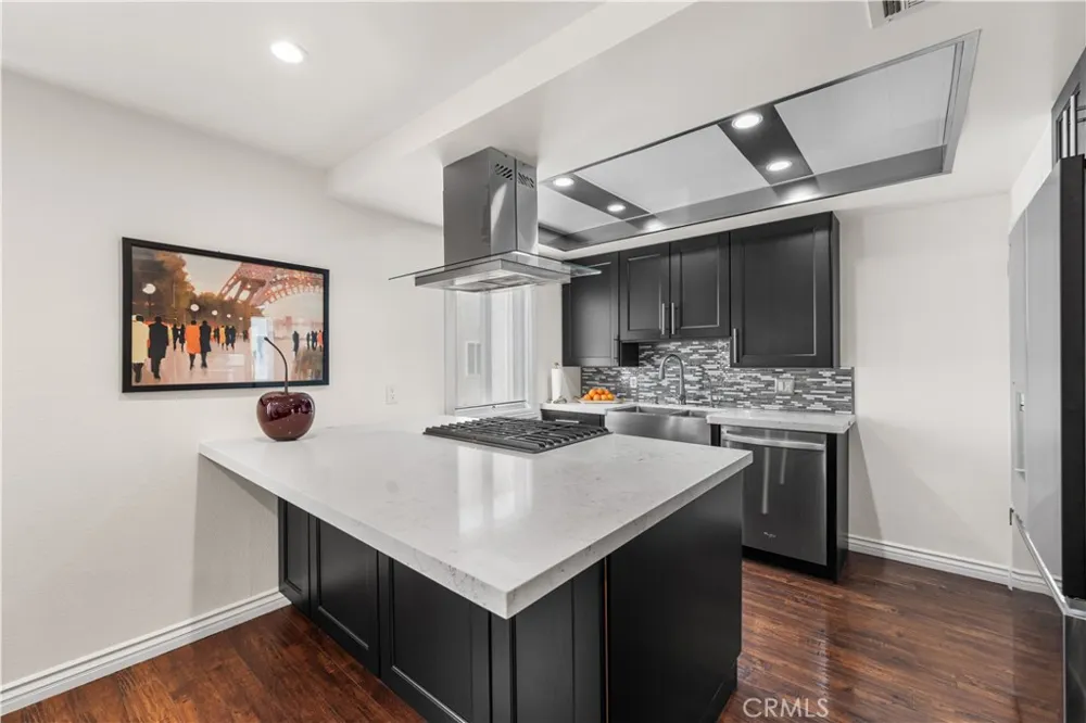 18333 Hatteras Tarzana, CA 91356
