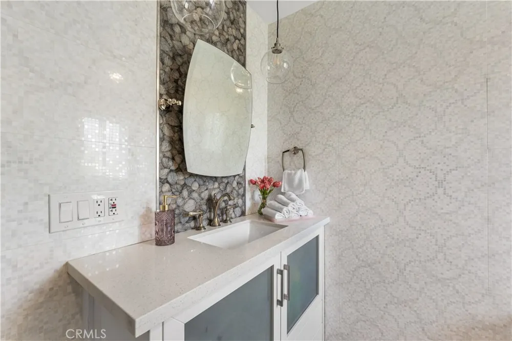 18333 Hatteras Tarzana, CA 91356