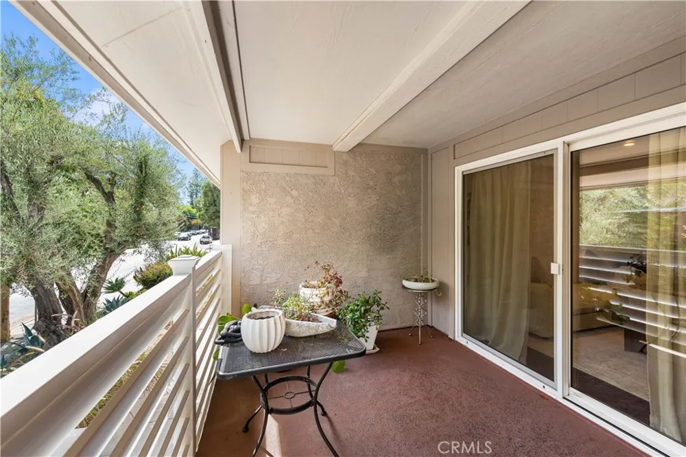 18333 Hatteras Tarzana, CA 91356