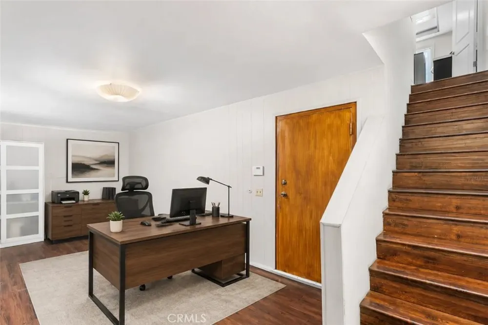 18333 Hatteras #6 Tarzana, CA 91356