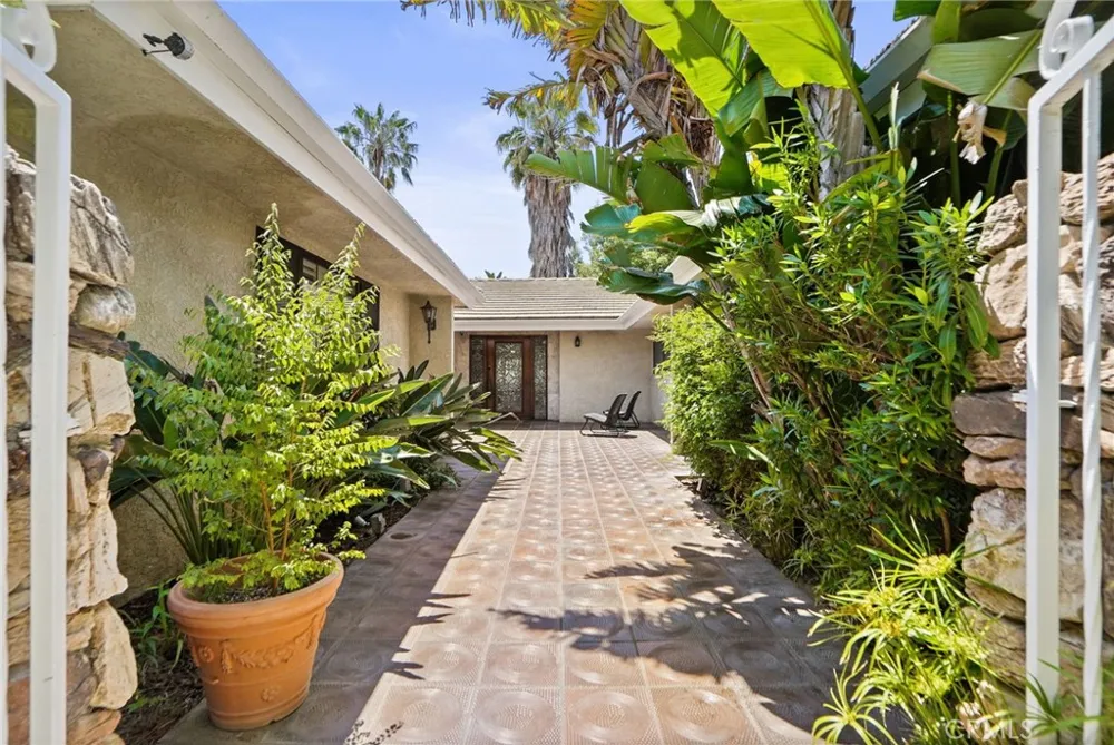 10307 Donna Avenue Porter Ranch, CA 91326