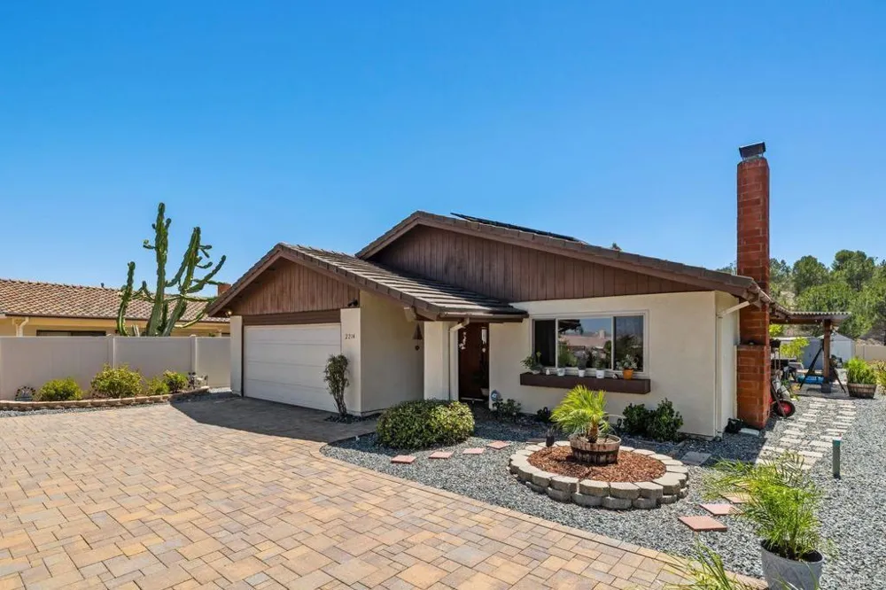2214 Nielsen St El Cajon, CA 92020