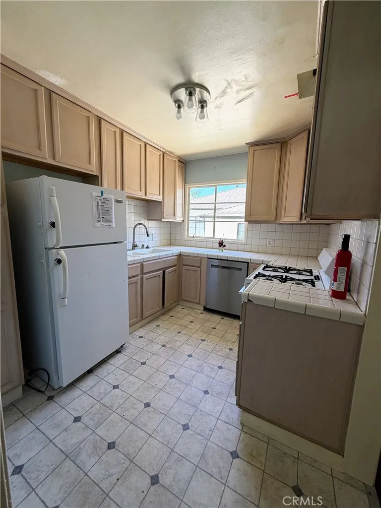 5862 Alonzo Encino, CA 91316