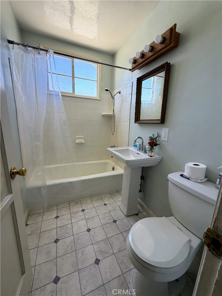 5862 Alonzo Encino, CA 91316