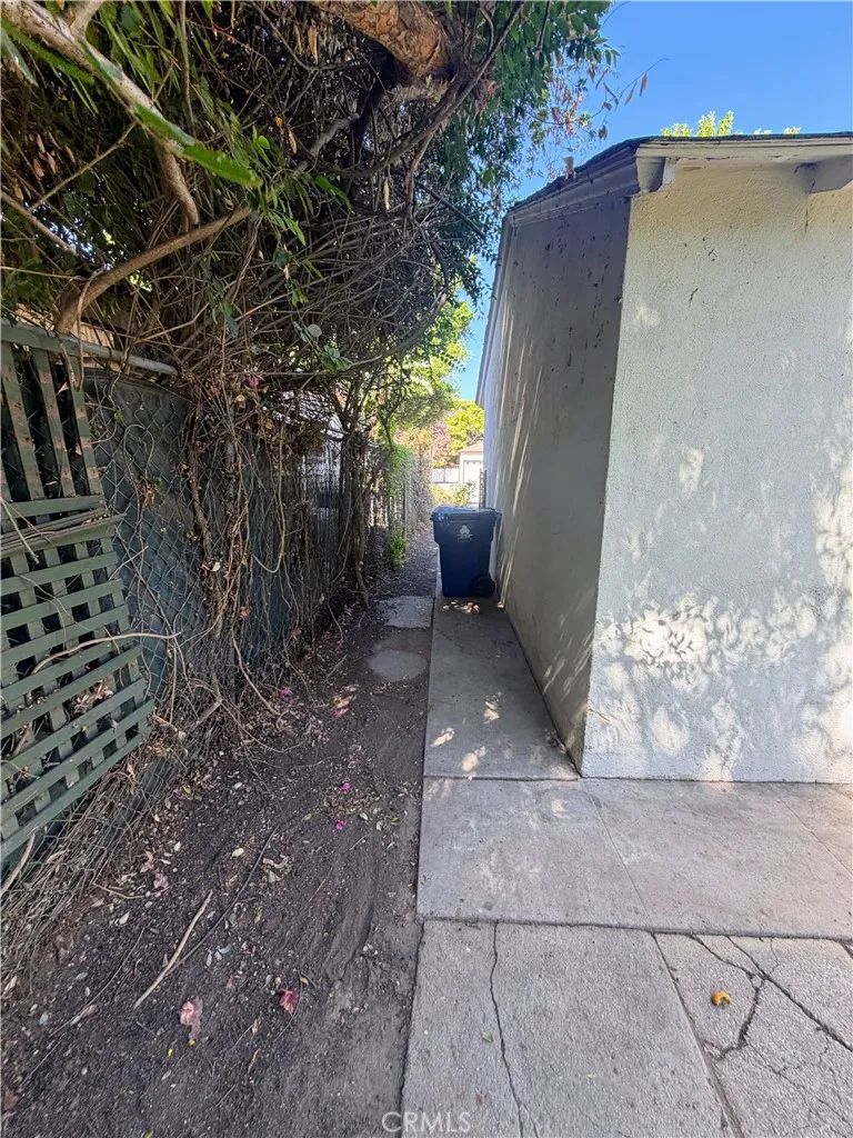5862 Alonzo Encino, CA 91316