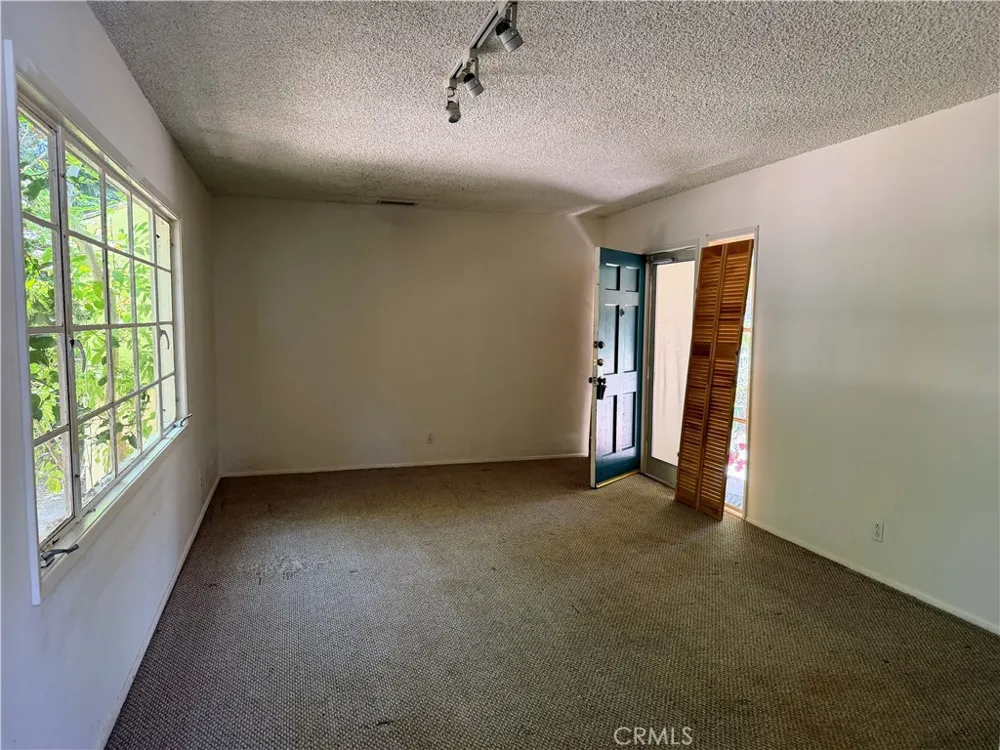 5862 Alonzo Encino, CA 91316