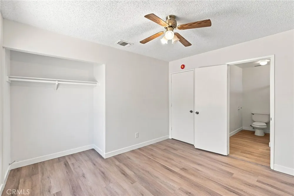 21011 Sioux Road Apple Valley, CA 92308