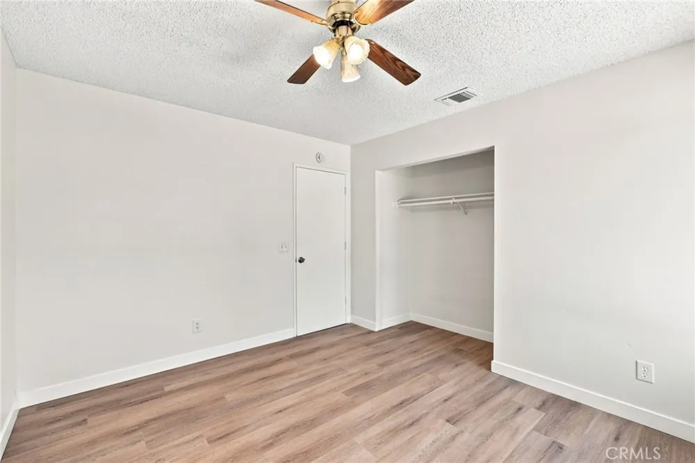 21011 Sioux Road Apple Valley, CA 92308