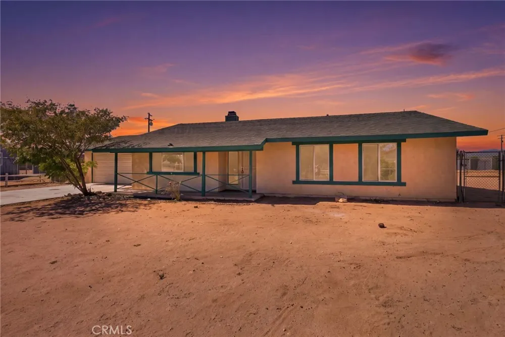 21011 Sioux Road Apple Valley, CA 92308