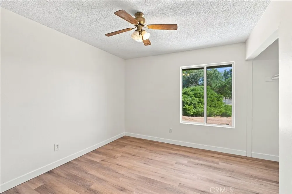 21011 Sioux Road Apple Valley, CA 92308