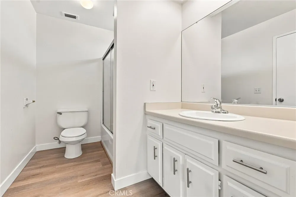 21011 Sioux Road Apple Valley, CA 92308