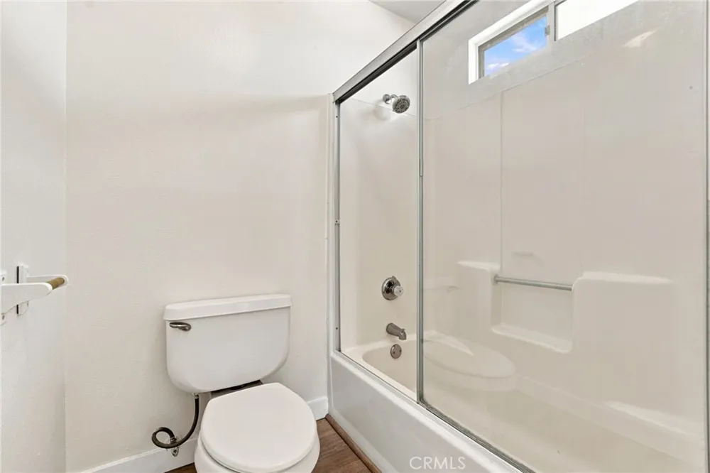 21011 Sioux Road Apple Valley, CA 92308