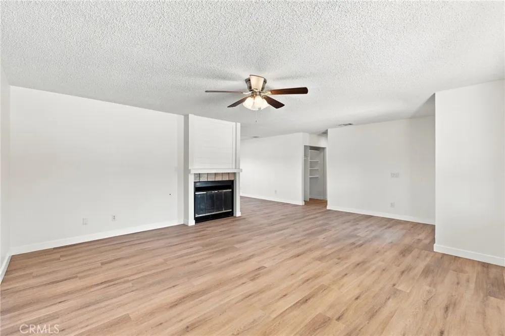 21011 Sioux Road Apple Valley, CA 92308