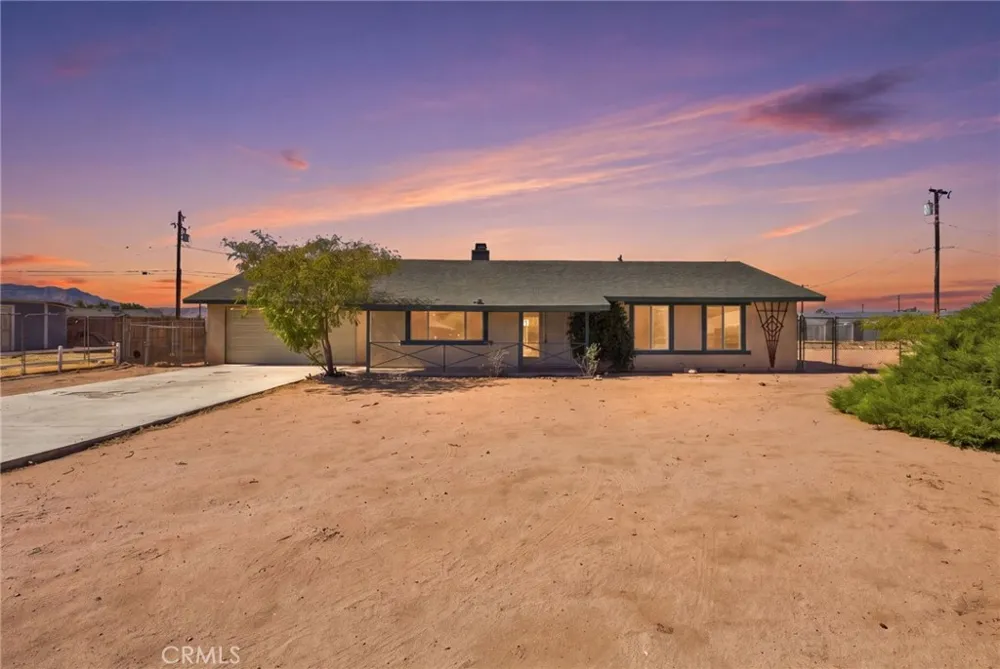21011 Sioux Road Apple Valley, CA 92308