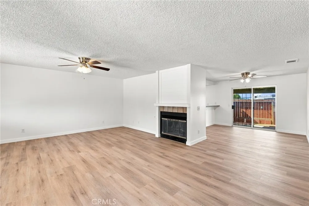 21011 Sioux Road Apple Valley, CA 92308