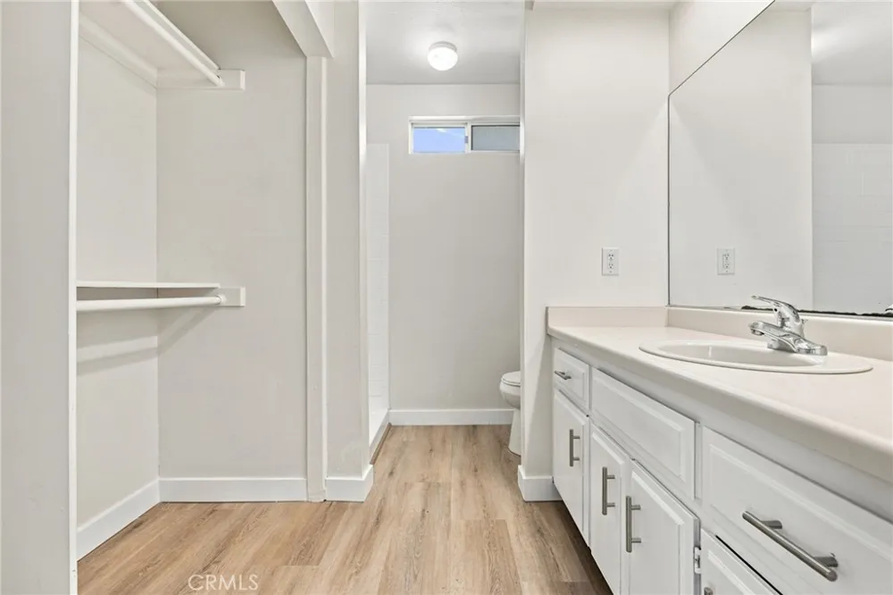 21011 Sioux Road Apple Valley, CA 92308