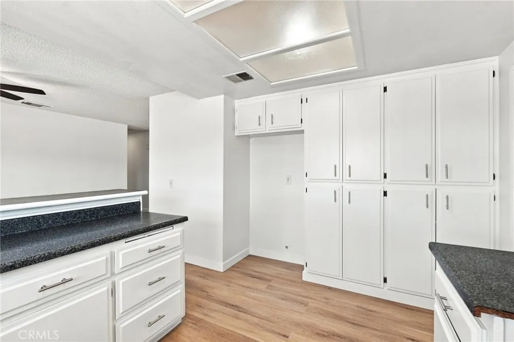 21011 Sioux Road Apple Valley, CA 92308