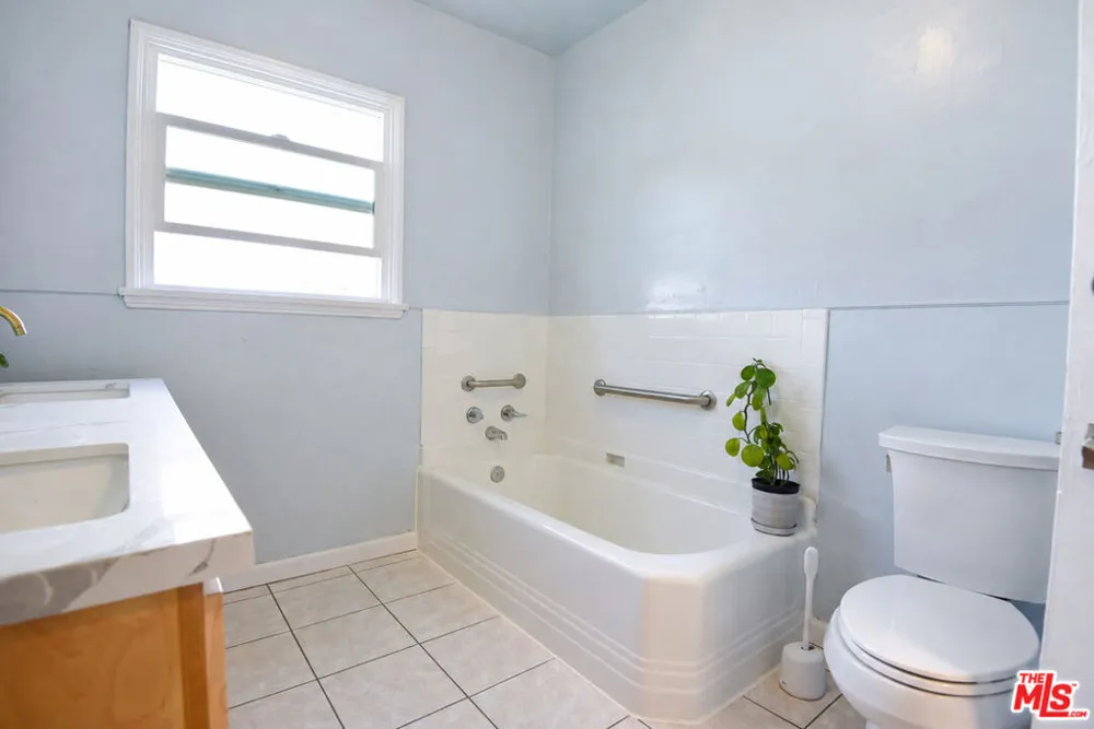 9116 S 5th Avenue Inglewood, CA 90305