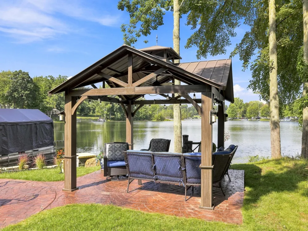 7060 Southwest Drive Canadian Lakes, MI 49346