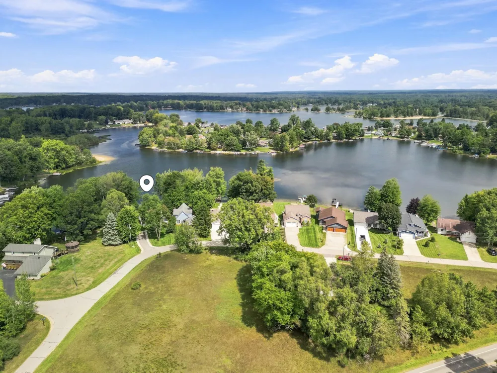 7060 Southwest Drive Canadian Lakes, MI 49346