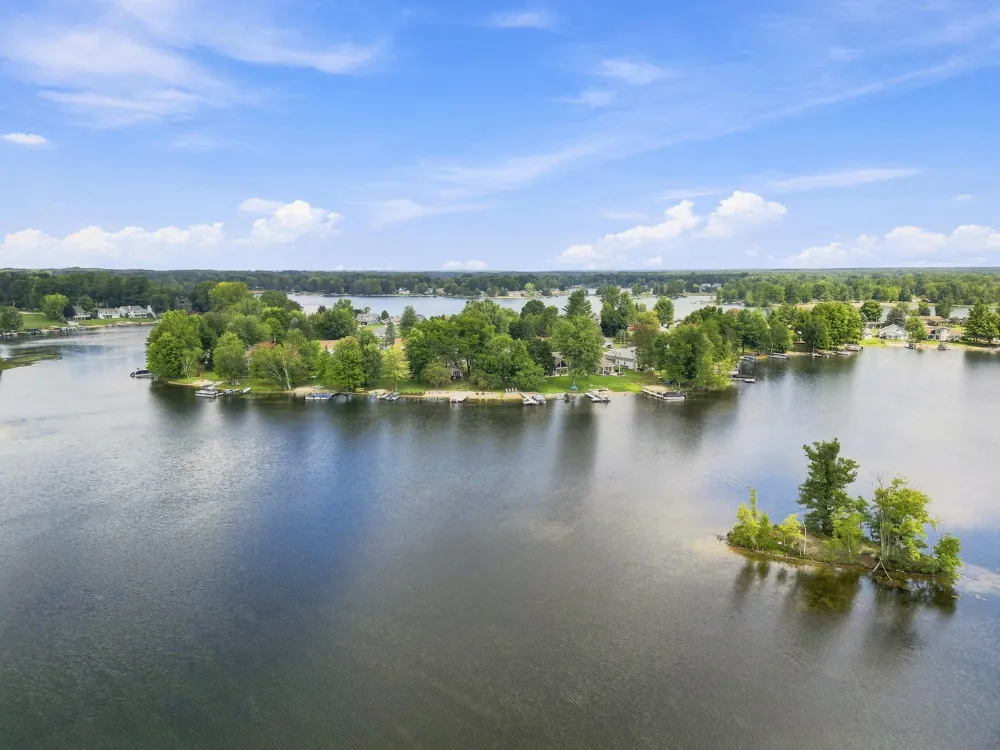 7060 Southwest Drive Canadian Lakes, MI 49346