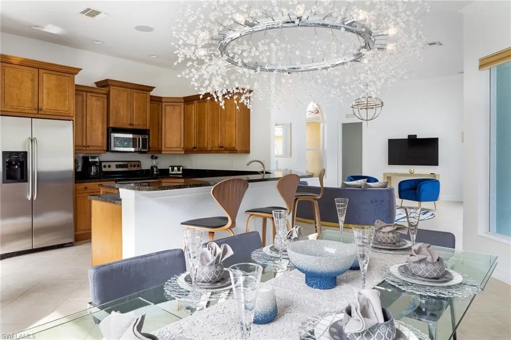 982 Tivoli Court Naples, FL 34104