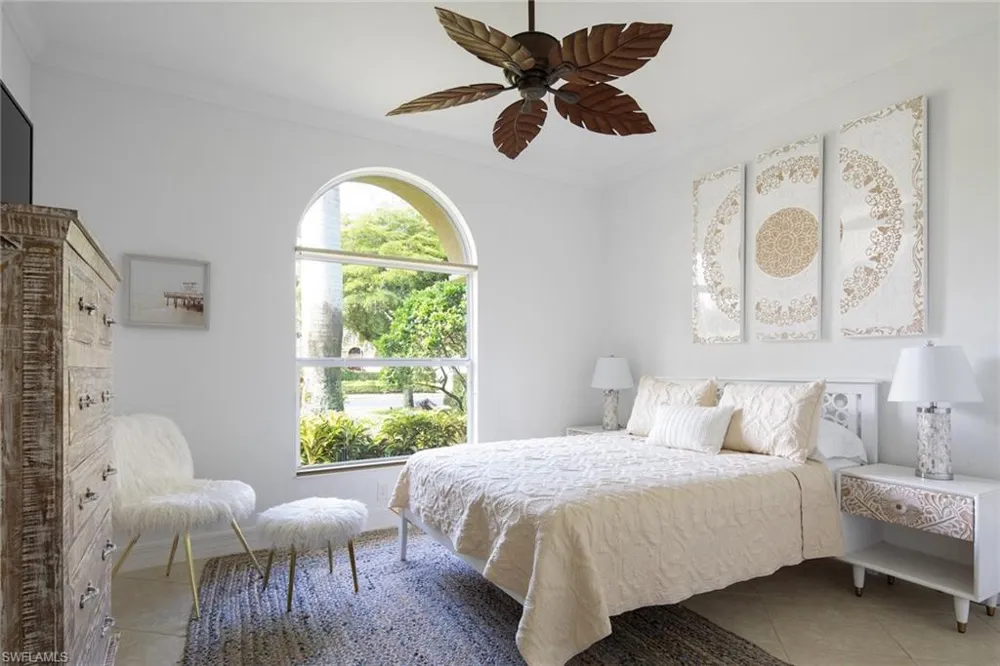 982 Tivoli Court Naples, FL 34104