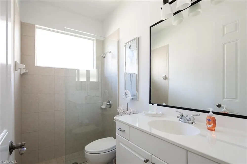 982 Tivoli Court Naples, FL 34104