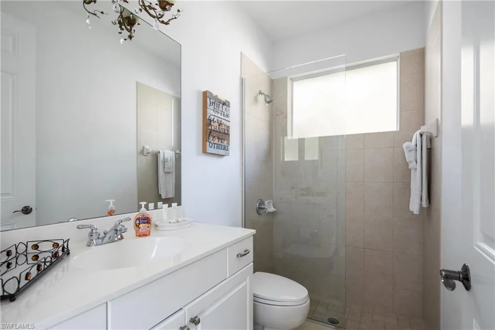 982 Tivoli Court Naples, FL 34104