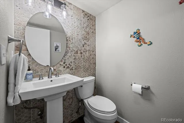 2431 Maplewood Circle Longmont, CO 80503