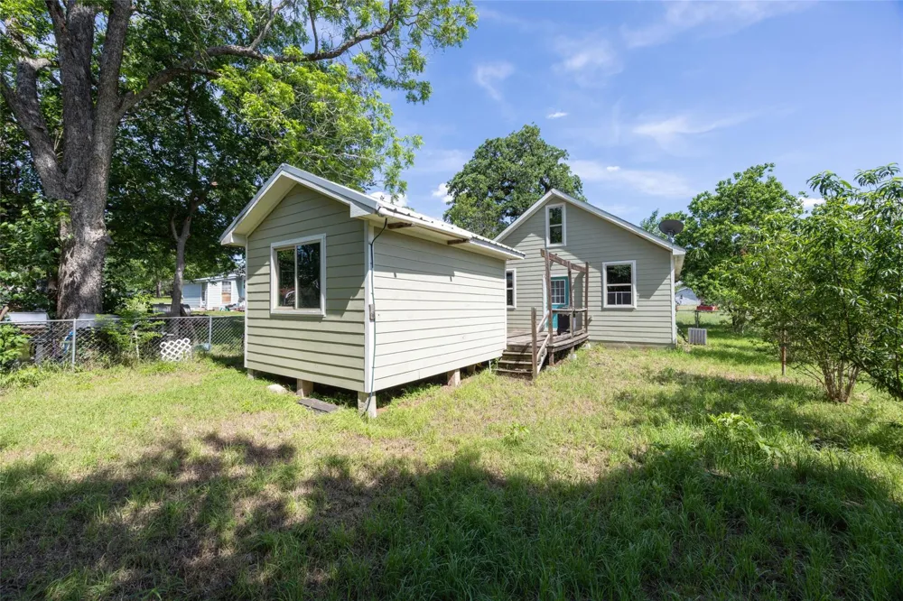 205 E 2nd Street Hearne, TX 77859