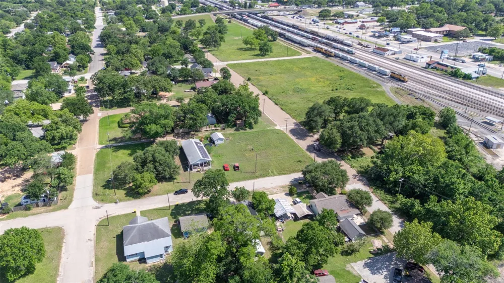 205 E 2nd Street Hearne, TX 77859