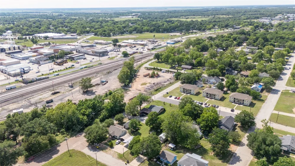 205 E 2nd Street Hearne, TX 77859