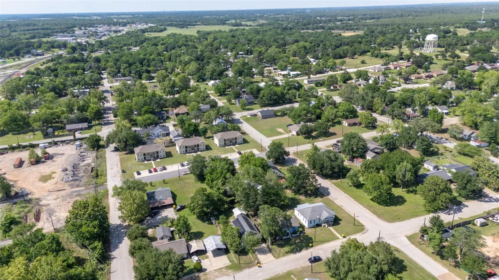 205 E 2nd Street Hearne, TX 77859