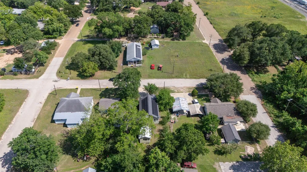 205 E 2nd Street Hearne, TX 77859