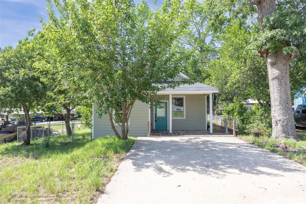 205 E 2nd Street Hearne, TX 77859