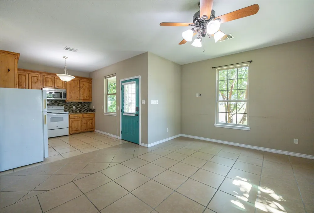205 E 2nd Street Hearne, TX 77859