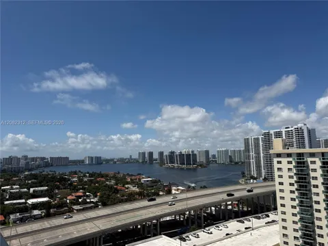19380 Collins Ave #PH-11