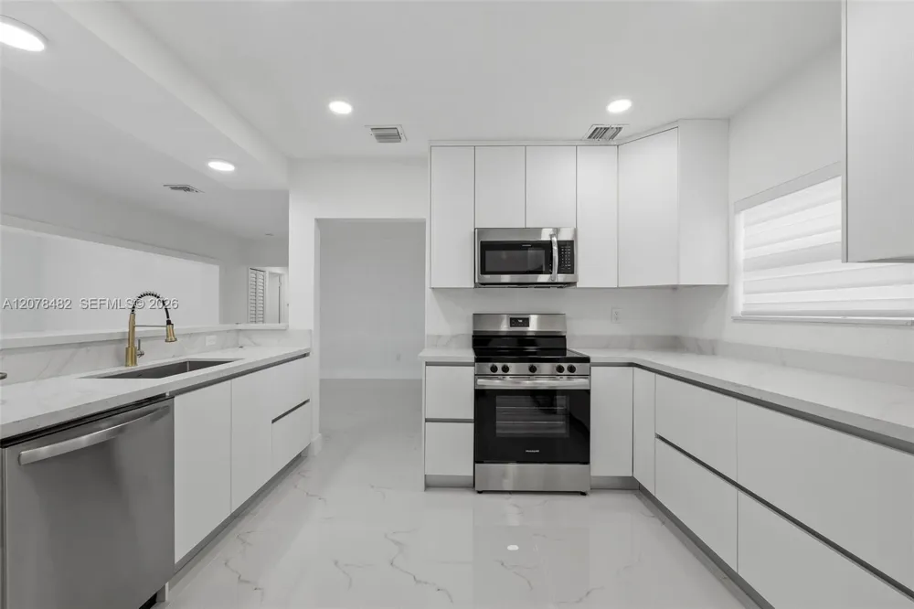 10901 SW 47th Ter Miami, FL 33165