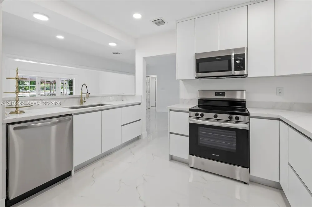 10901 SW 47th Ter Miami, FL 33165
