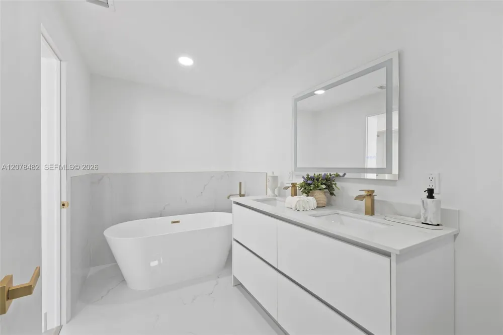10901 SW 47th Ter Miami, FL 33165