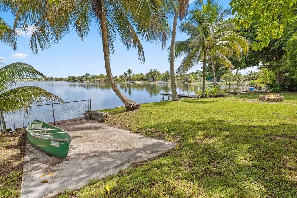 10901 SW 47th Ter Miami, FL 33165