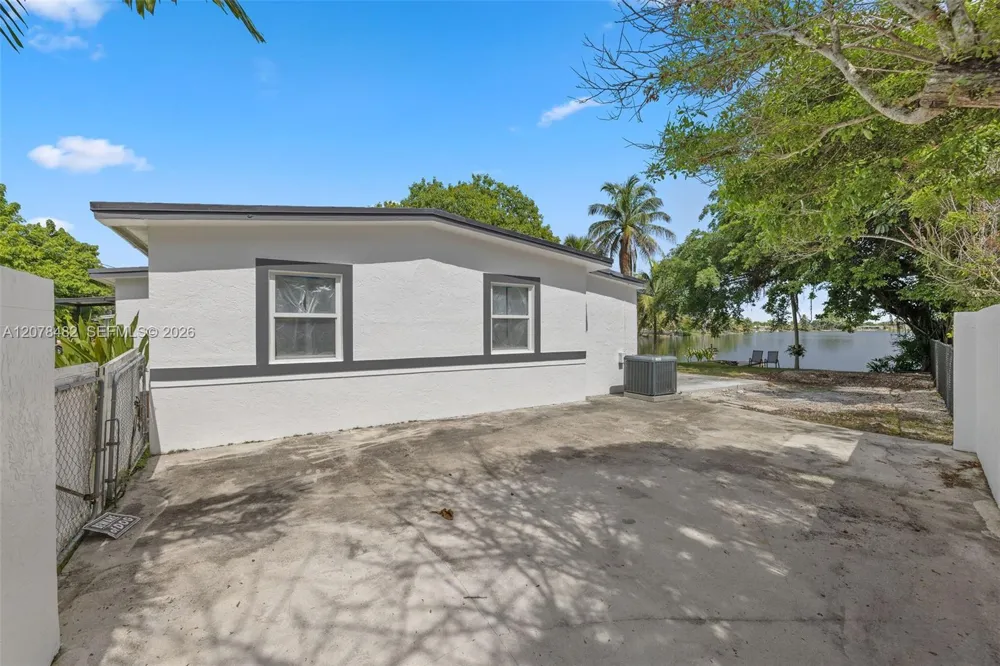 10901 SW 47th Ter Miami, FL 33165